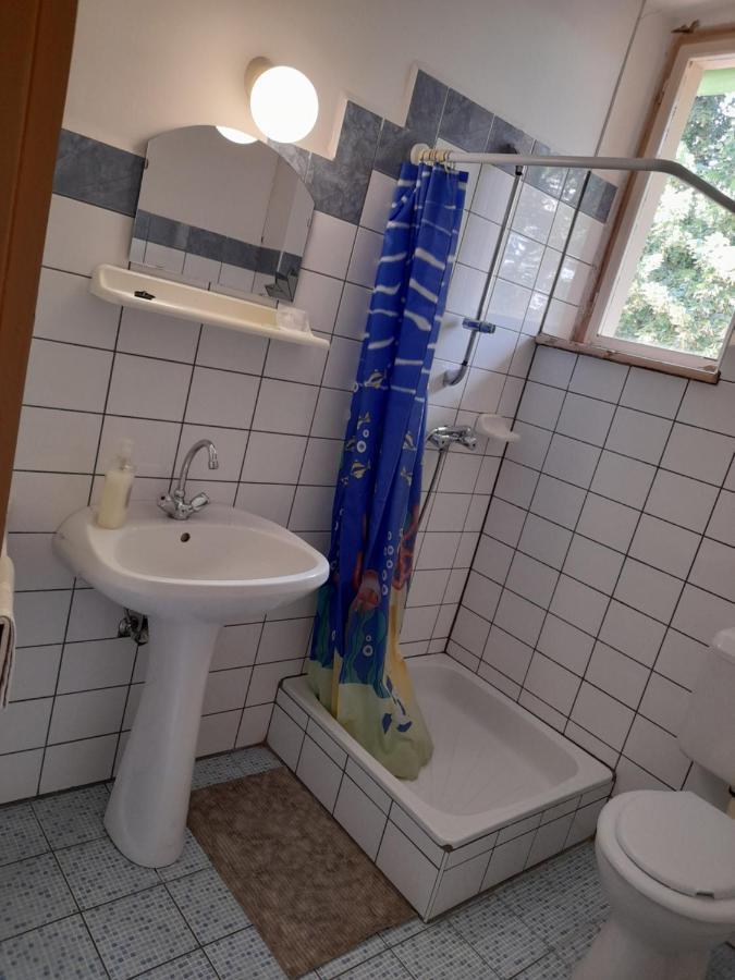 Háromágyas szoba fürdőszobával